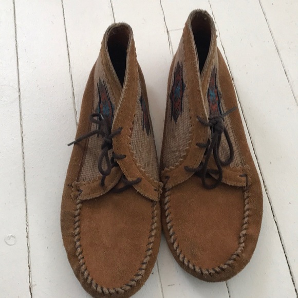 Minnetonka Shoes - Minnetonka High top Lace up Moccasin